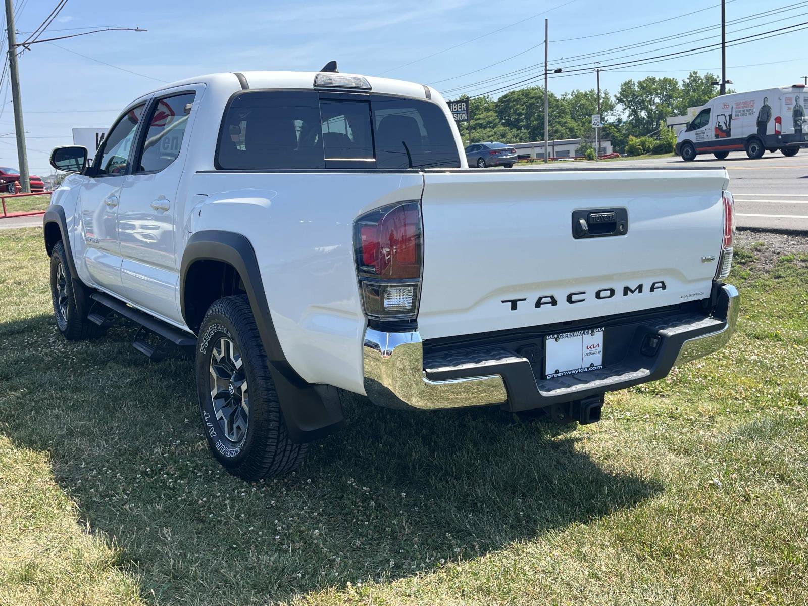 Used 2018 Toyota Tacoma TRD Off-Road AWD/4WD image 5