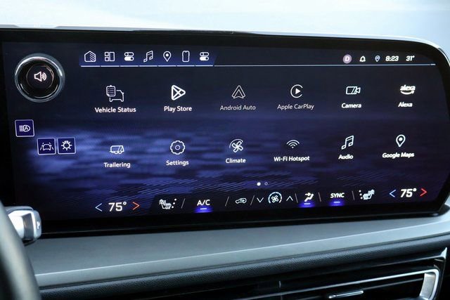 Used 2025 Chevrolet Traverse LT image 33