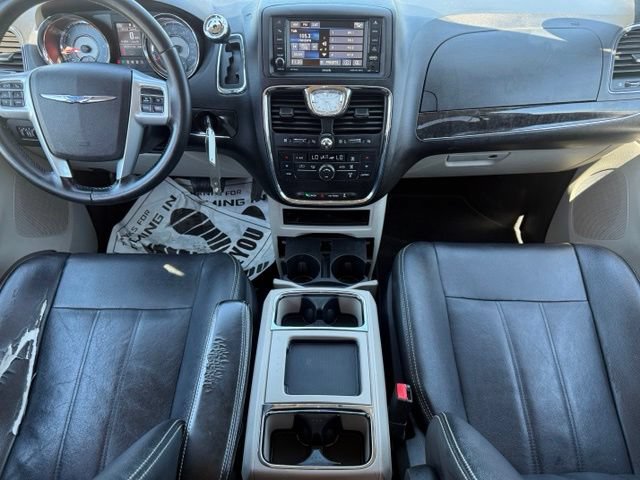 Used 2014 Chrysler Town & Country Touring FWD image 24