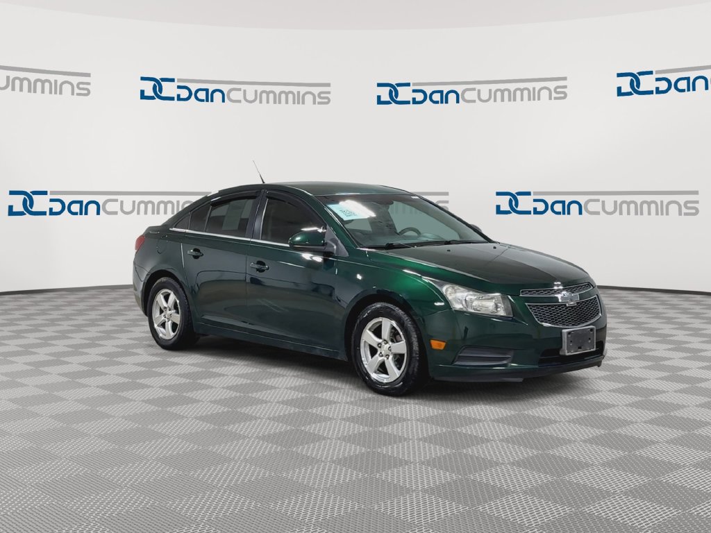 Used 2014 Chevrolet Cruze LT w/ Technology Package FWD image 2