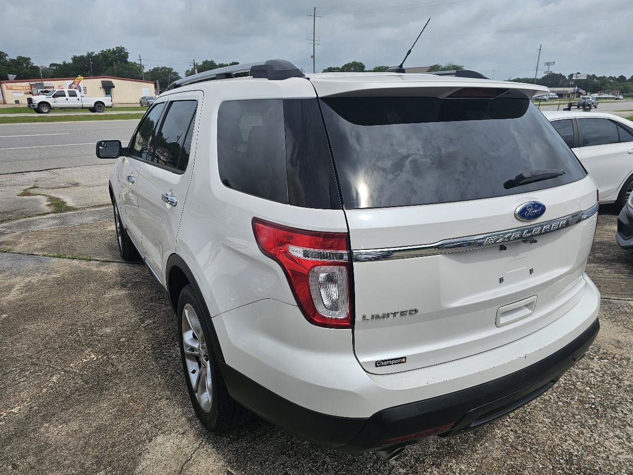 Used 2011 Ford Explorer Limited w/ 301A Rapid Spec Order Code FWD image 8