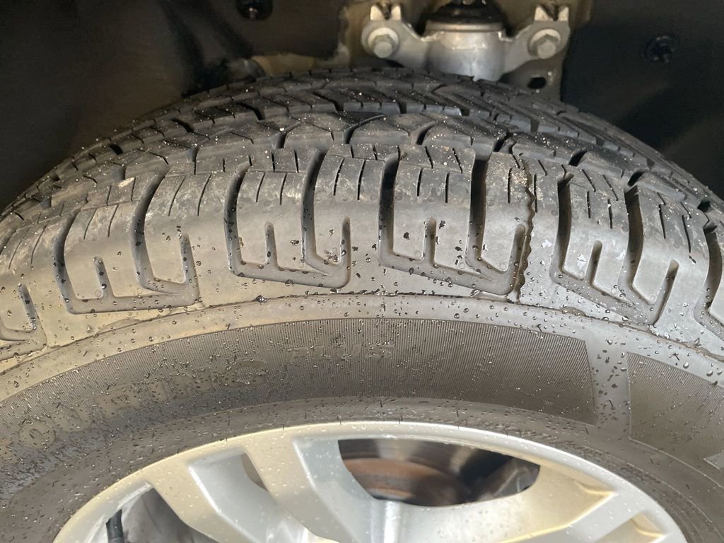 Used 2022 Ford Explorer XLT w/ Equipment Group 202A image 11