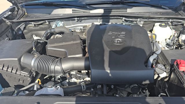 Used 2021 Toyota Tacoma TRD Off-Road image 9