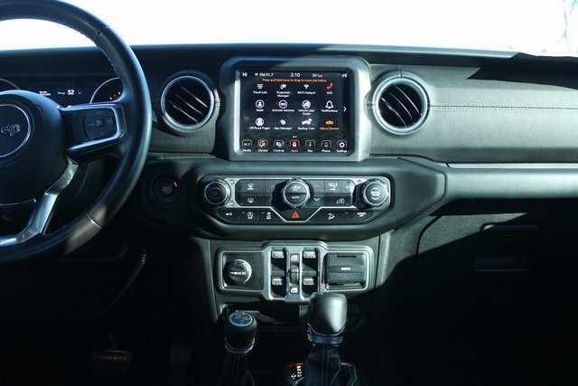 Used 2018 Jeep Wrangler Unlimited Sahara image 16