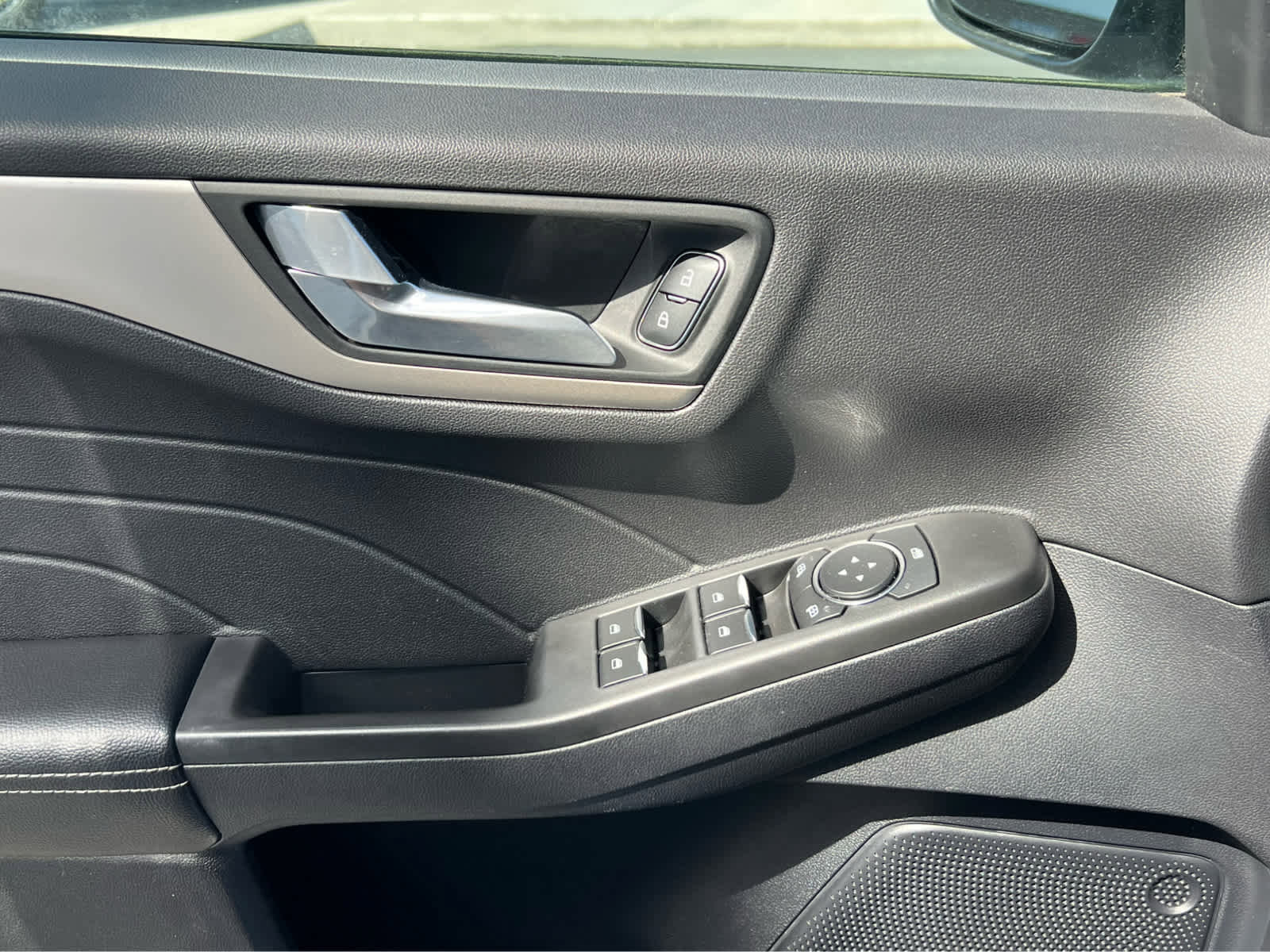 Used 2021 Ford Escape SE w/ Cold Weather Package image 30