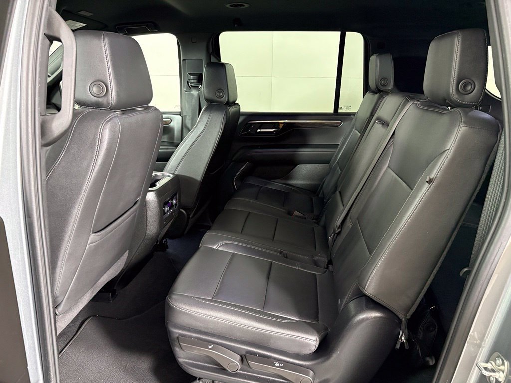 Used 2025 Chevrolet Suburban Z71 AWD/4WD image 40