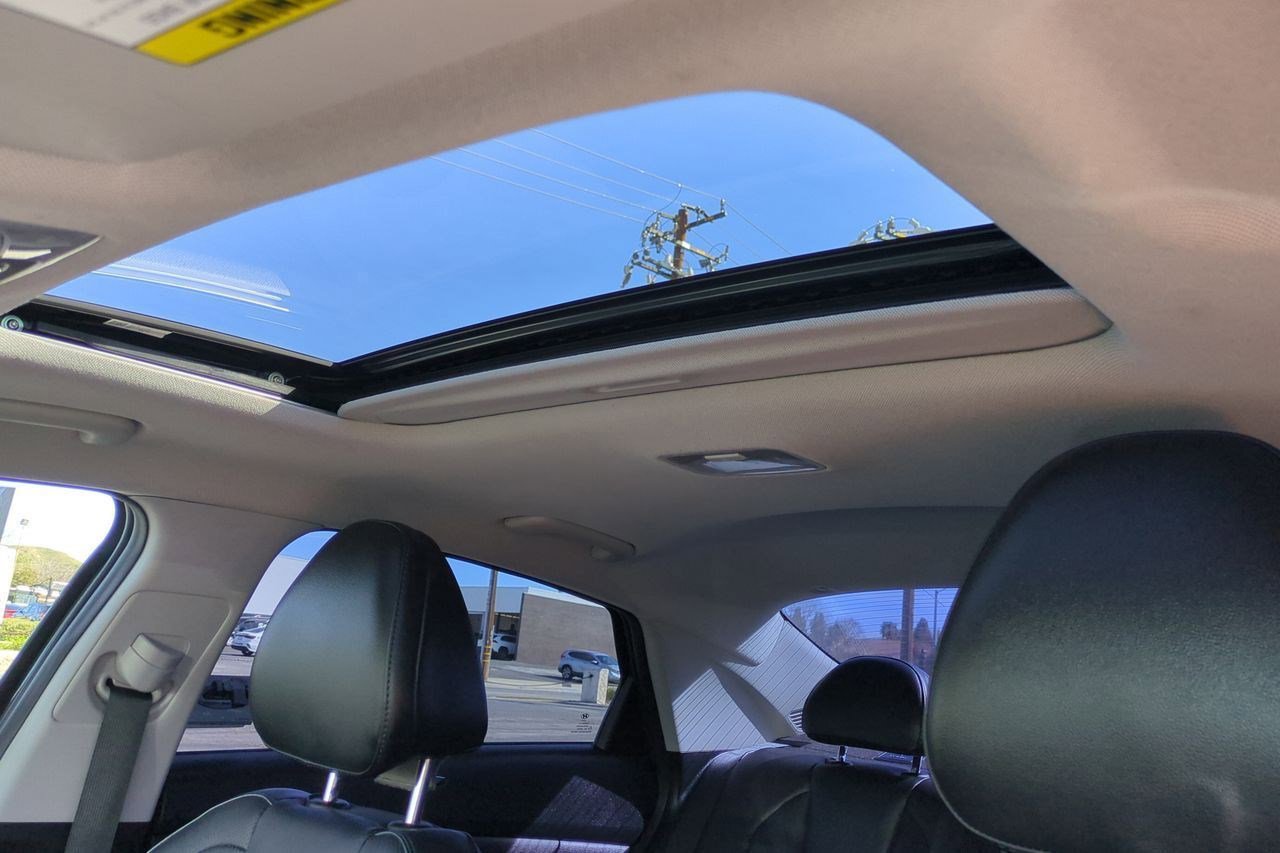 Used 2022 Hyundai Elantra Limited w/ Cargo Package image 20