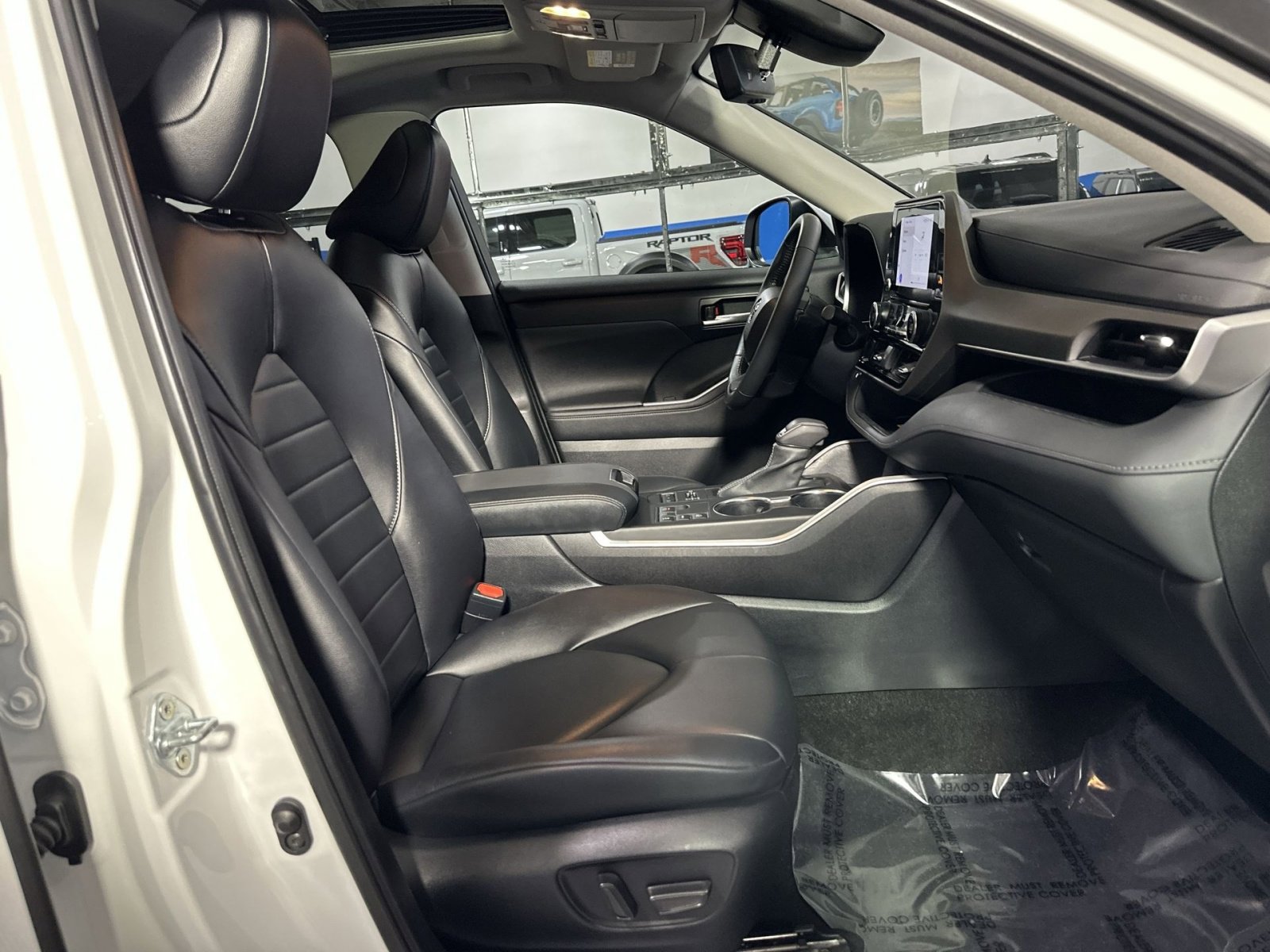 Used 2023 Toyota Highlander XLE image 40