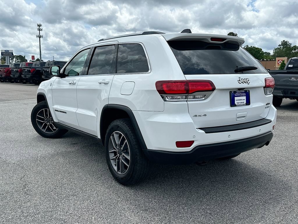 Used 2020 Jeep Grand Cherokee Laredo w/ 18" Wheel & 8.4" Radio Group AWD/4WD image 6
