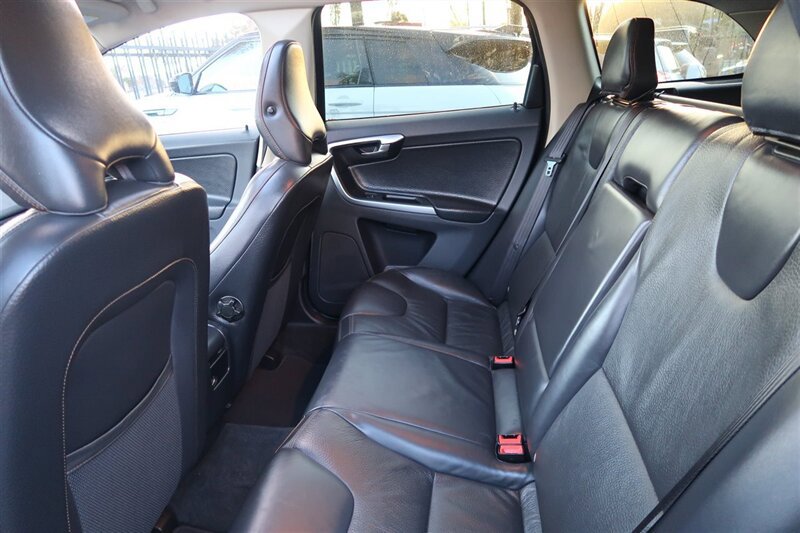 Used 2013 Volvo XC60 T6 AWD/4WD image 12