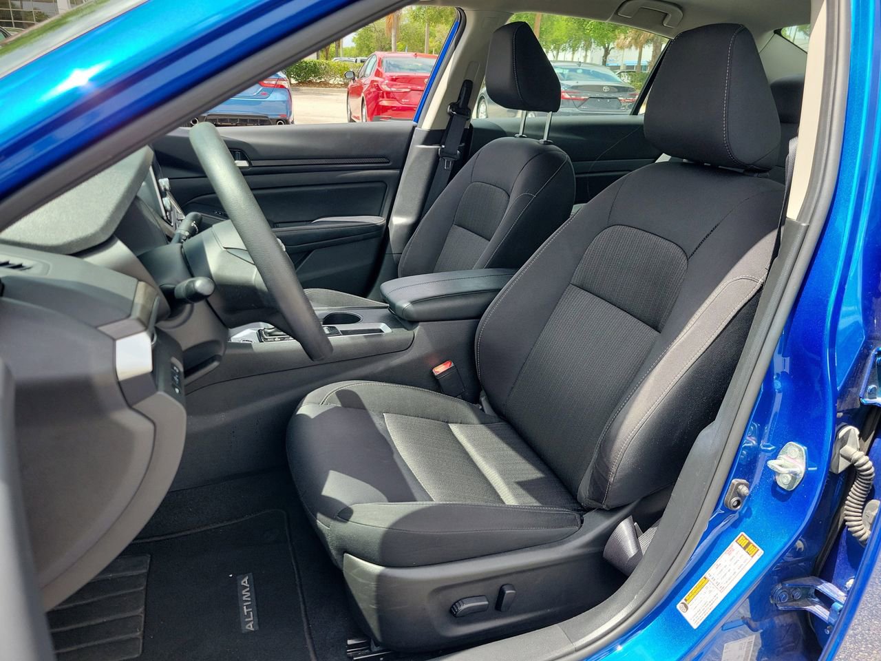 Used 2025 Nissan Altima 2.5 SV image 15