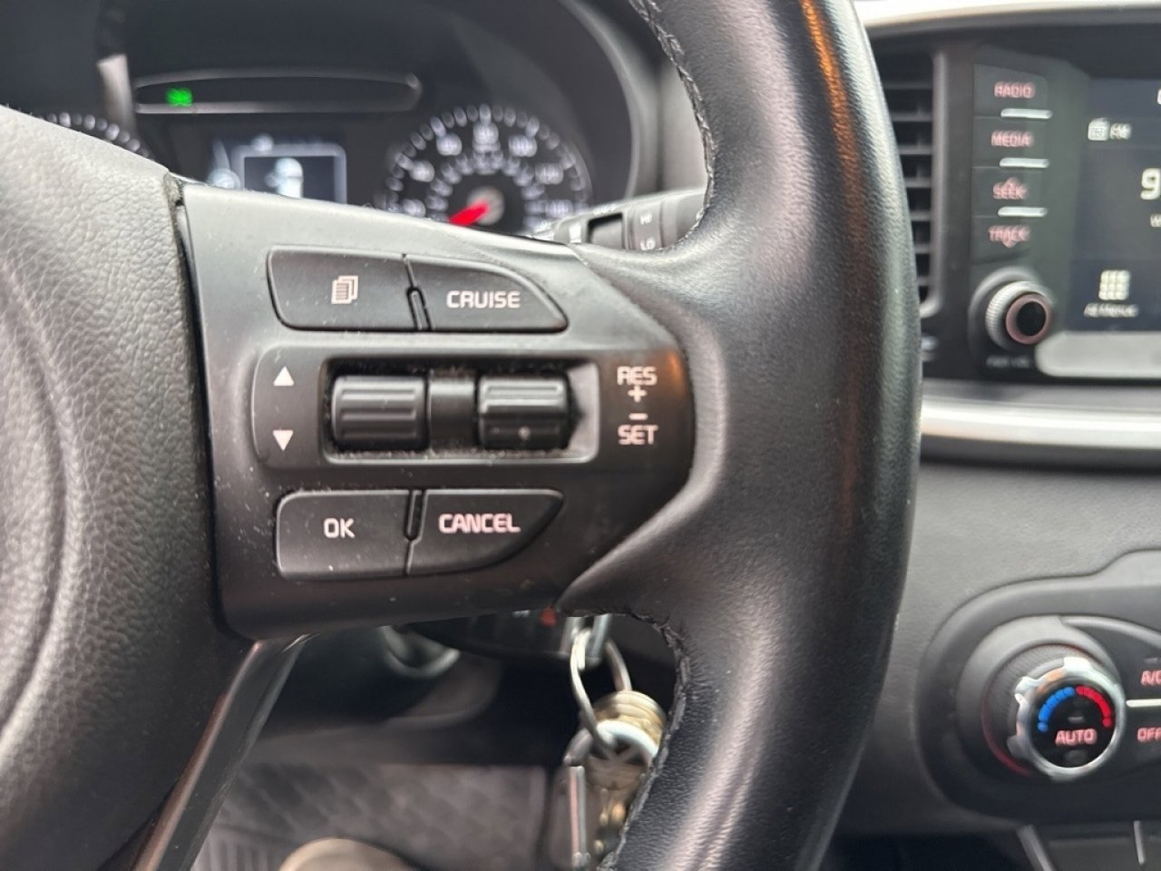 Used 2017 Kia Sorento LX w/ LX Convenience Package image 18