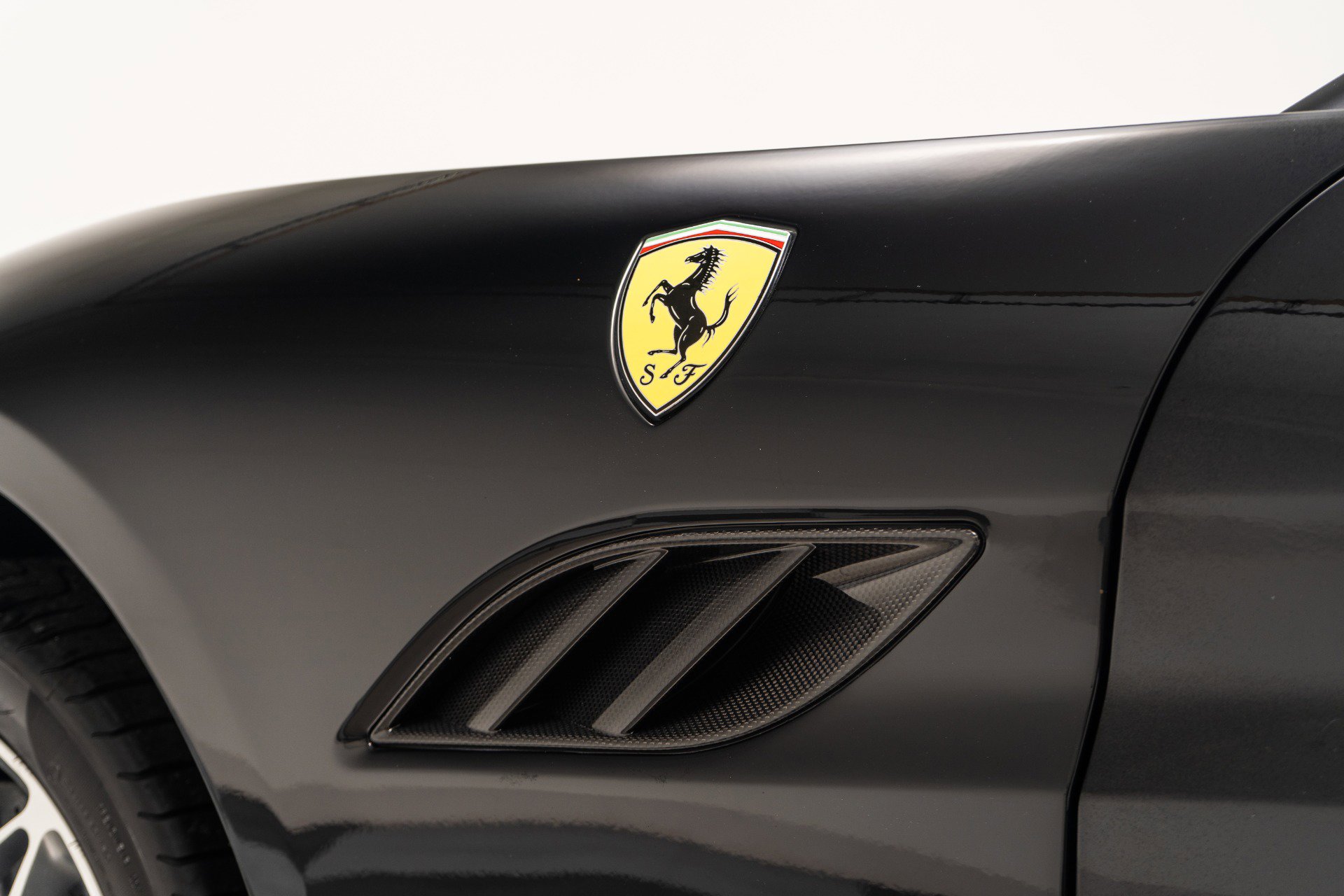 Used 2011 Ferrari California image 32