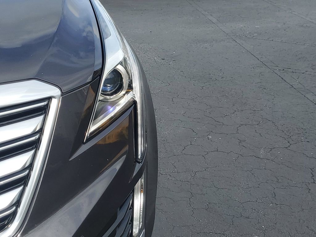 Used 2017 Cadillac XT5 Luxury w/ Driver Awareness Package image 9