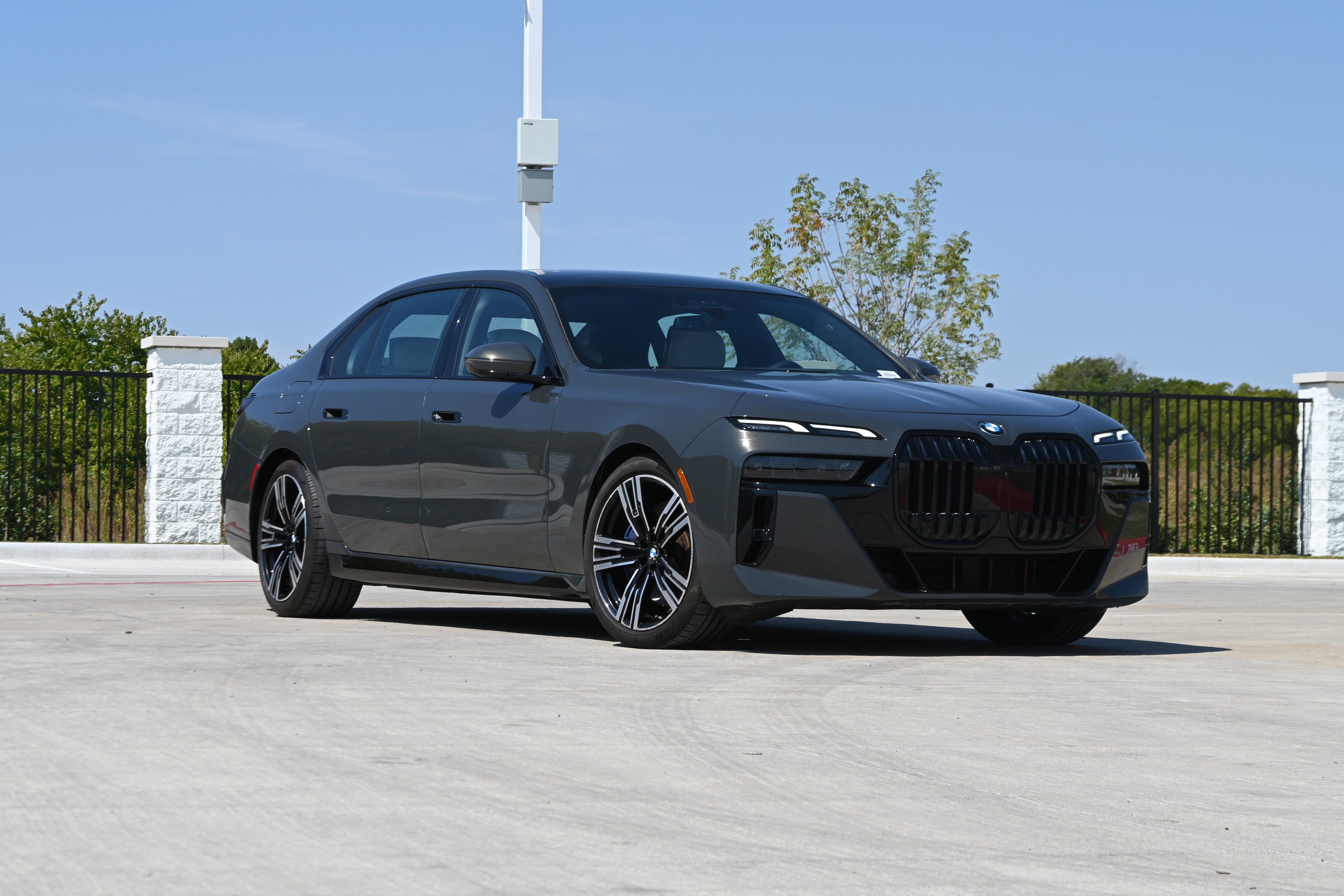 Certified 2023 BMW 760i xDrive w/ Luxury Rear Seating Package AWD/4WD image 2