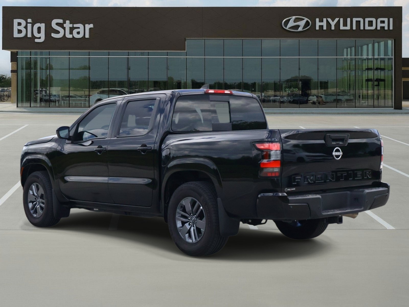 Used 2025 Nissan Frontier SV w/ SV Convenience Package RWD image 3