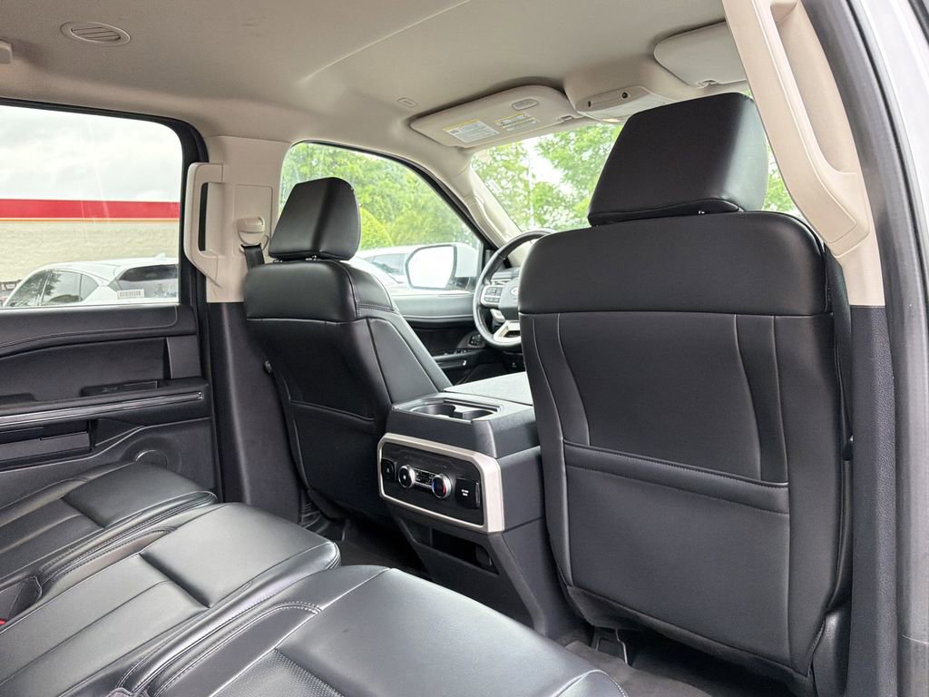 Used 2024 Ford Expedition XLT AWD/4WD image 19
