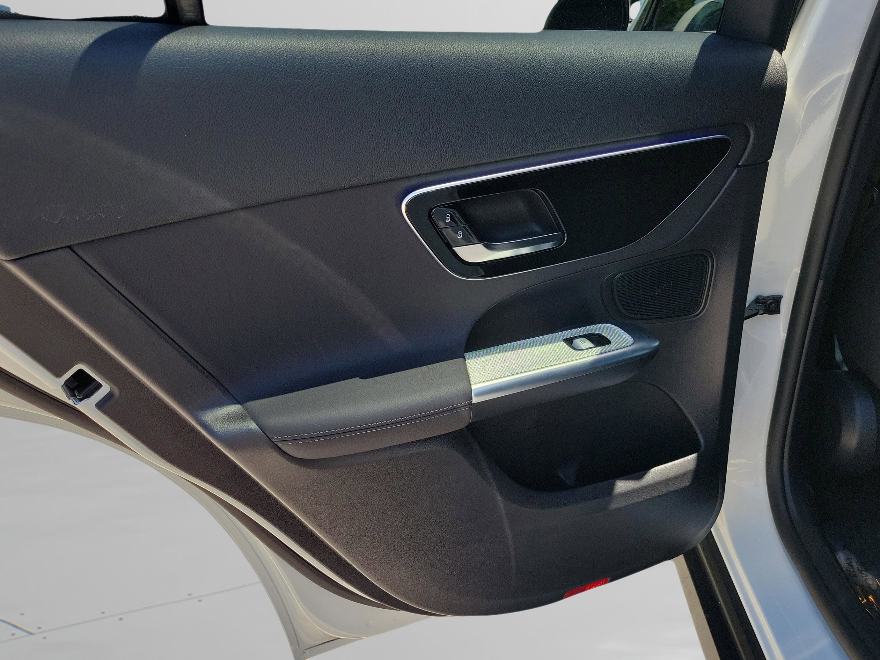 Certified 2025 Mercedes-Benz GLC 300 image 6