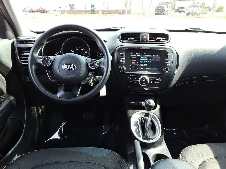 Used 2018 Kia Soul + image 19