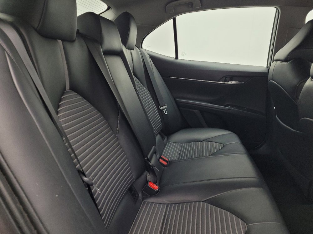 Used 2020 Toyota Camry SE image 19