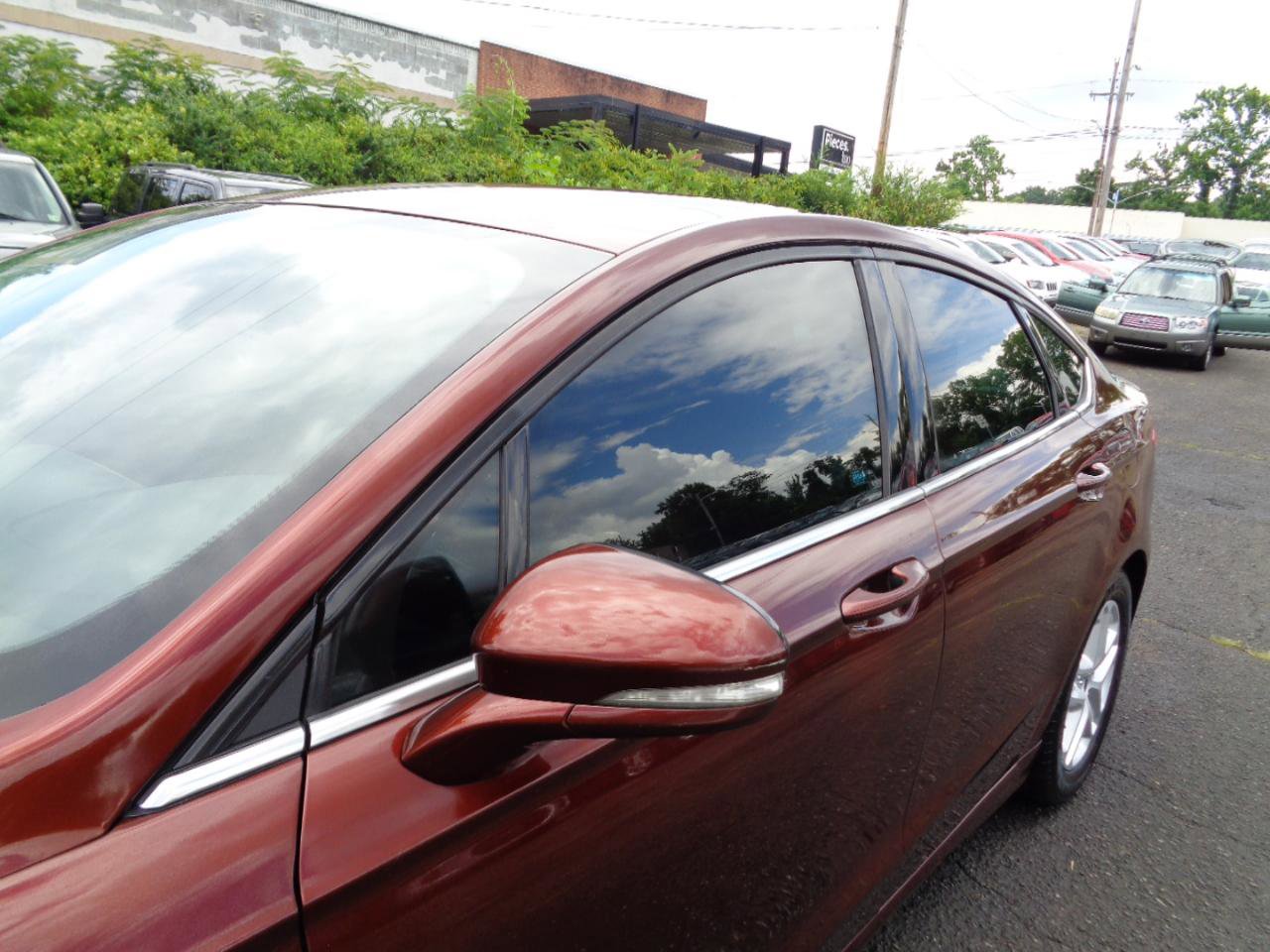 Used 2015 Ford Fusion SE FWD image 11