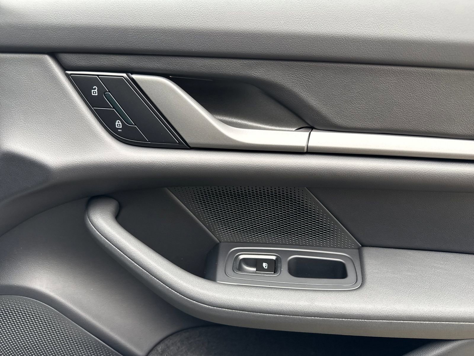 New 2026 Porsche Taycan image 19