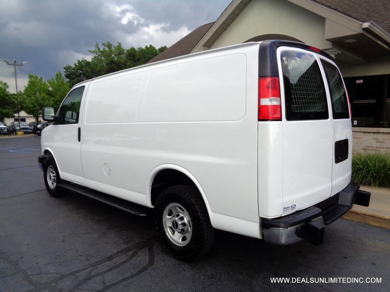 Used 2020 GMC Savana 2500 w/ Driver Convenience Package image 4
