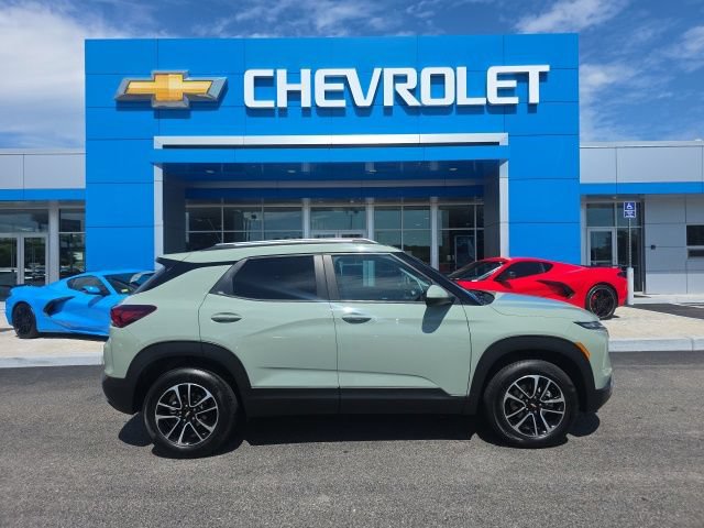 Used 2026 Chevrolet TrailBlazer LT AWD/4WD image 2