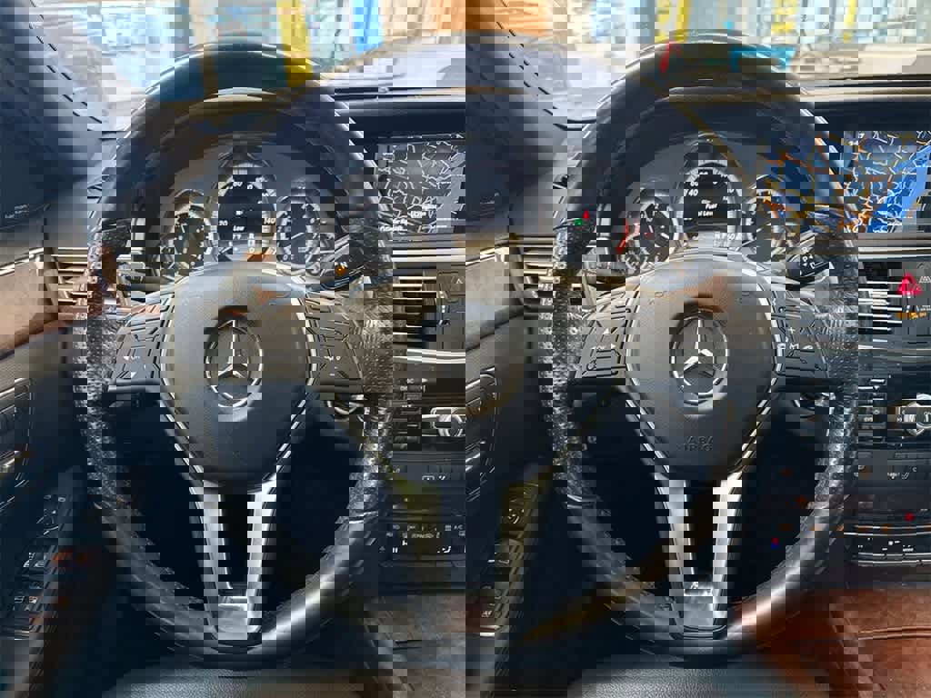 Used 2012 Mercedes-Benz E 350 4MATIC Sedan image 24