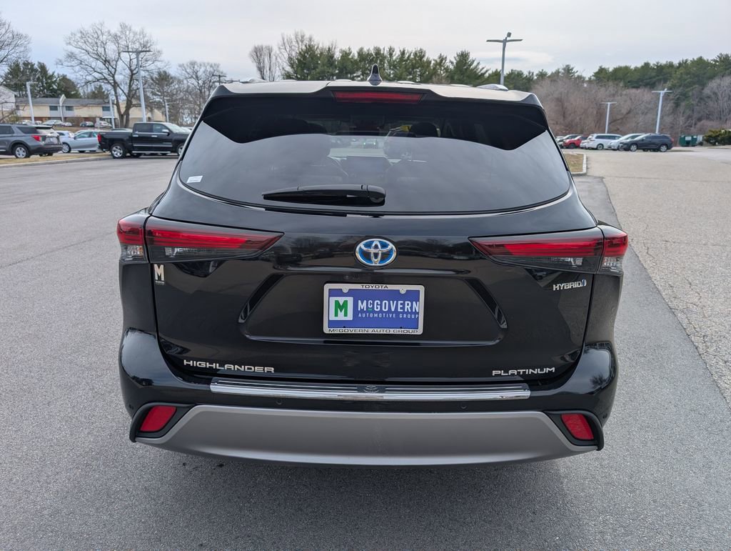 Used 2024 Toyota Highlander Platinum image 4