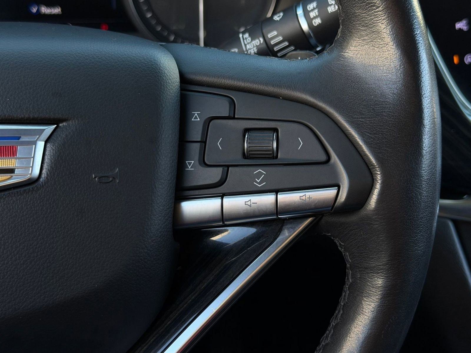 Used 2020 Cadillac XT6 Premium Luxury image 25