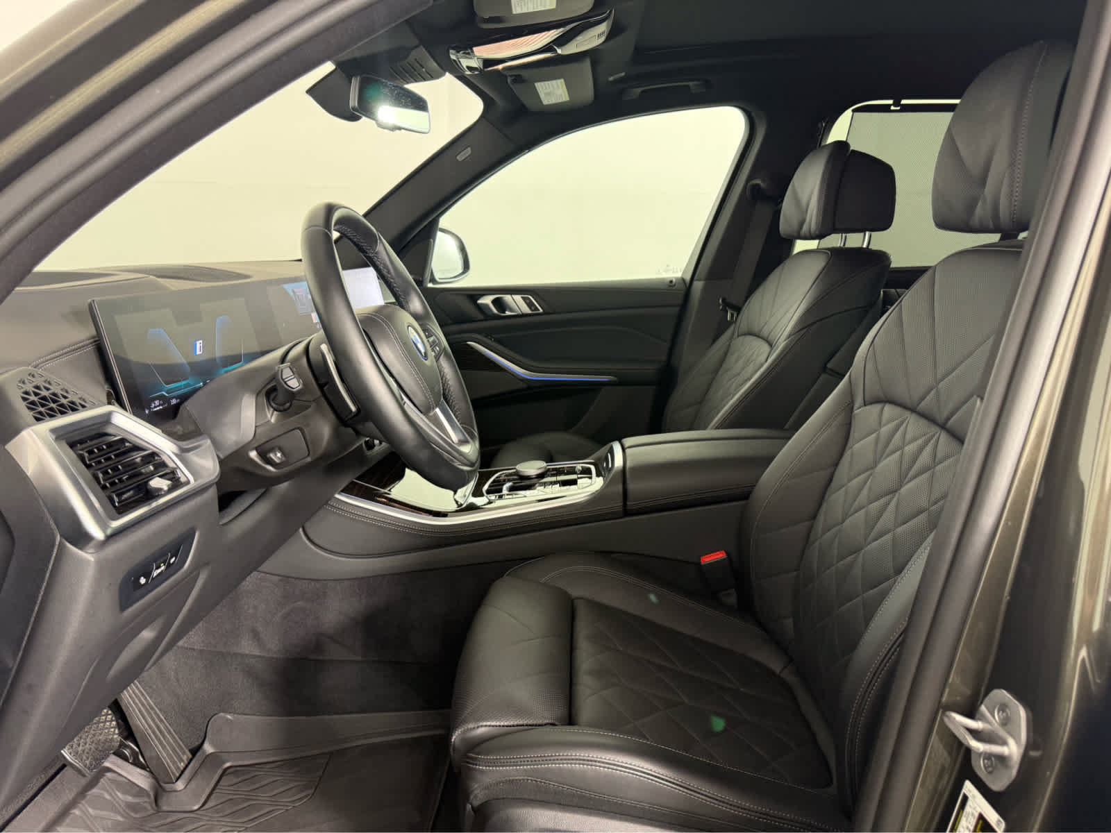 Used 2025 BMW X5 xDrive50e w/ Premium Package AWD/4WD image 9