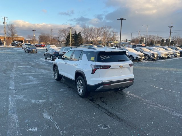 Used 2025 Chevrolet Equinox LT image 3
