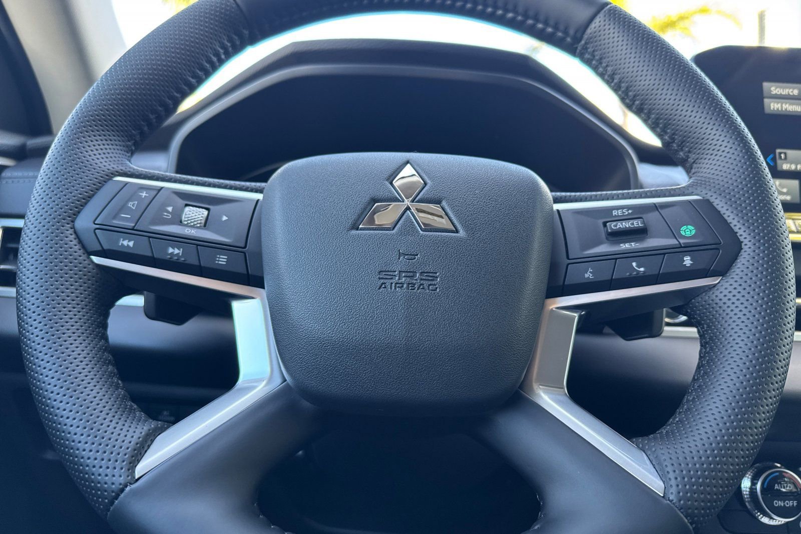 New 2025 Mitsubishi Outlander SEL image 22