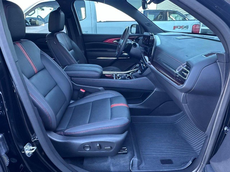 Used 2025 Chevrolet Traverse RS image 18