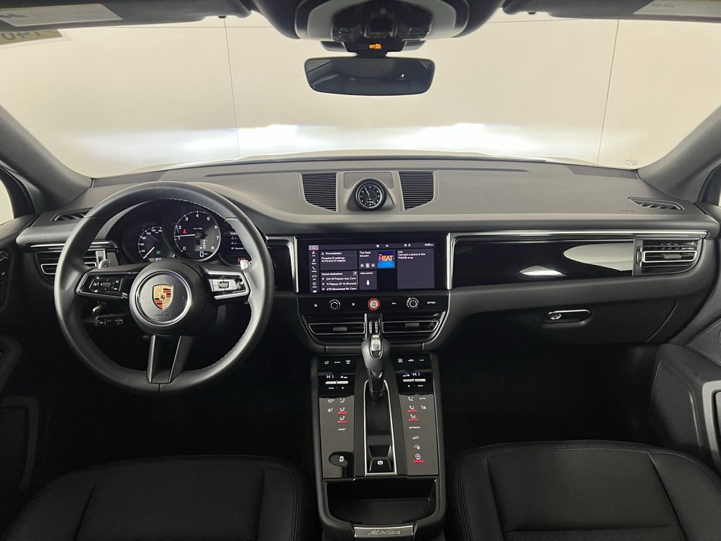 Used 2025 Porsche Macan image 21