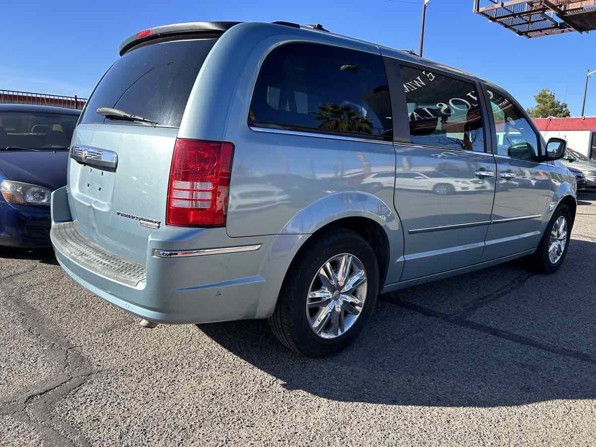 Used 2010 Chrysler Town & Country Limited FWD image 5