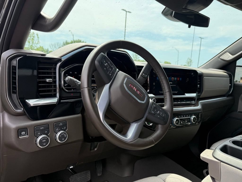 Used 2025 GMC Sierra 1500 SLE AWD/4WD image 11