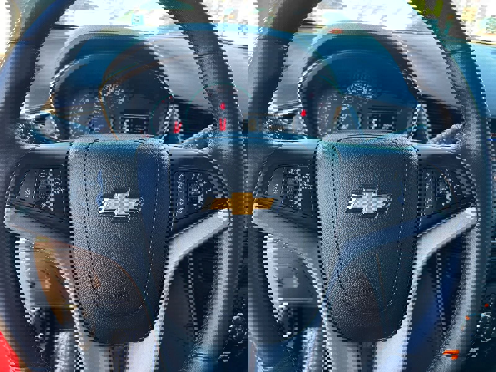 Used 2022 Chevrolet Trax LT w/ LT Convenience Package image 28