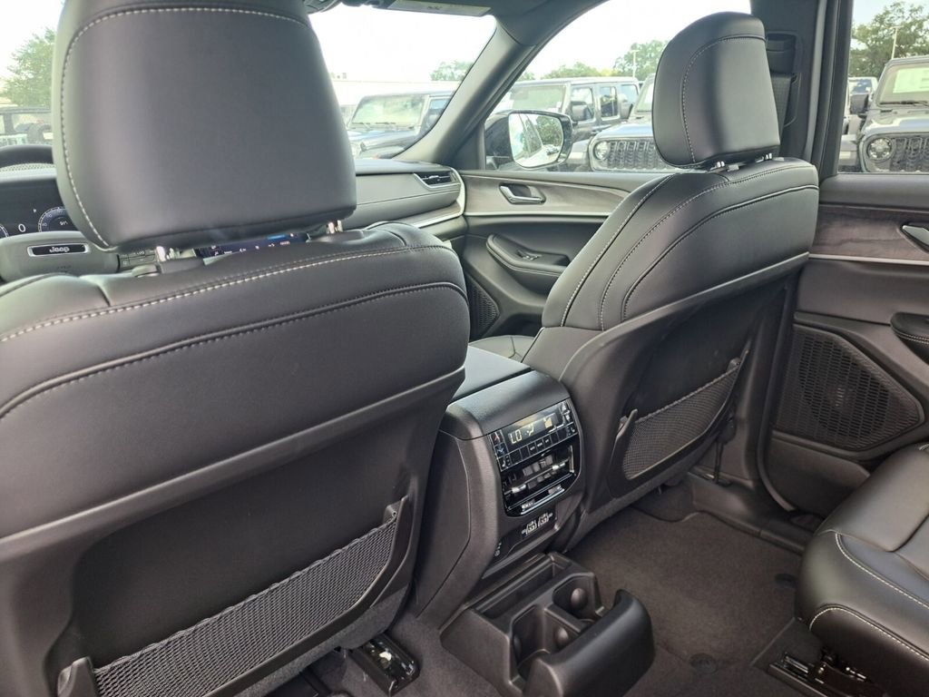 New 2025 Jeep Grand Cherokee L Limited w/ Black Appearance Package image 25