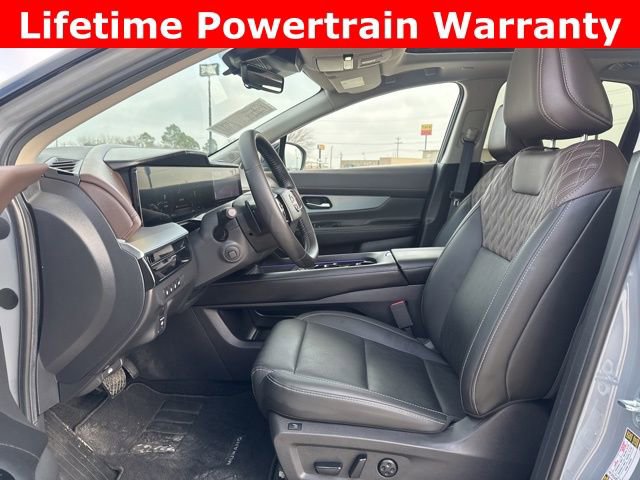 Used 2025 Nissan Murano Platinum w/ Cargo Package image 2