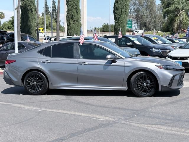 Used 2025 Toyota Camry SE FWD image 4