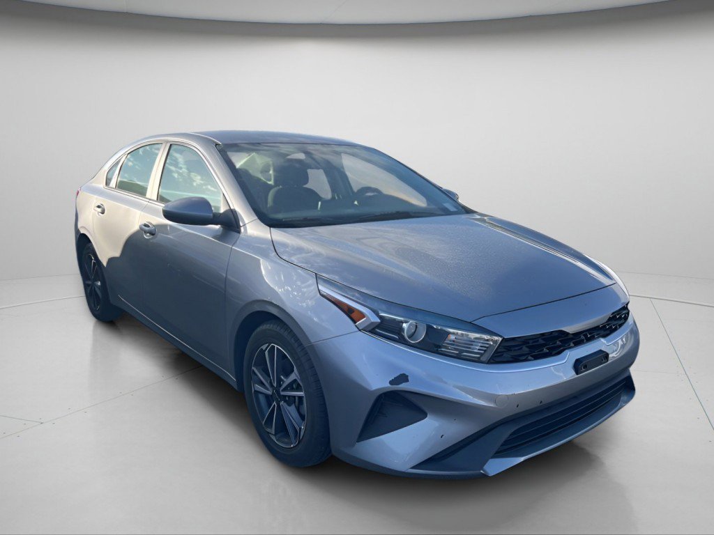 Used 2022 Kia Forte LXS FWD image 2