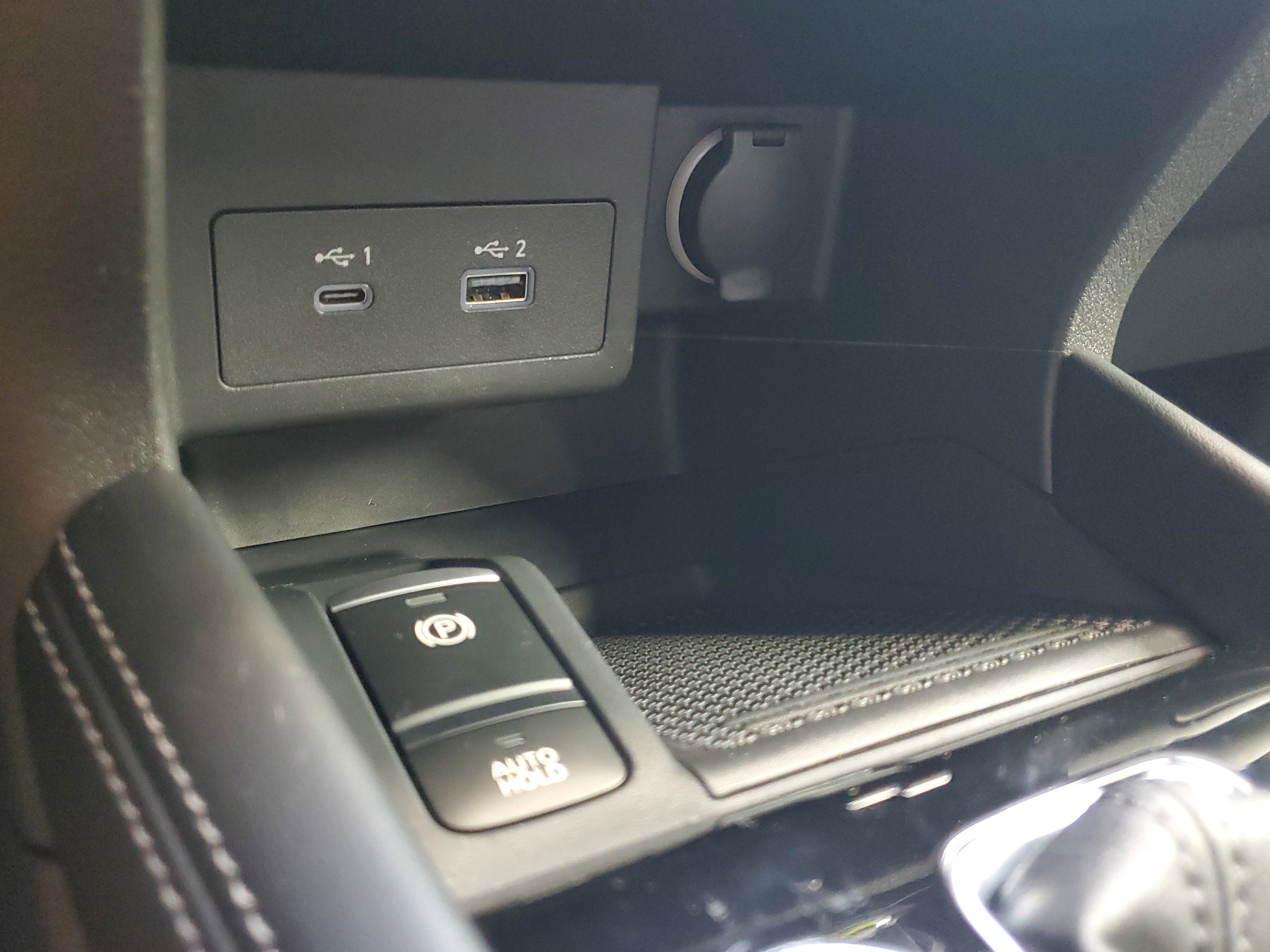 Used 2023 Nissan Kicks SR w/ SR Premium Package image 28