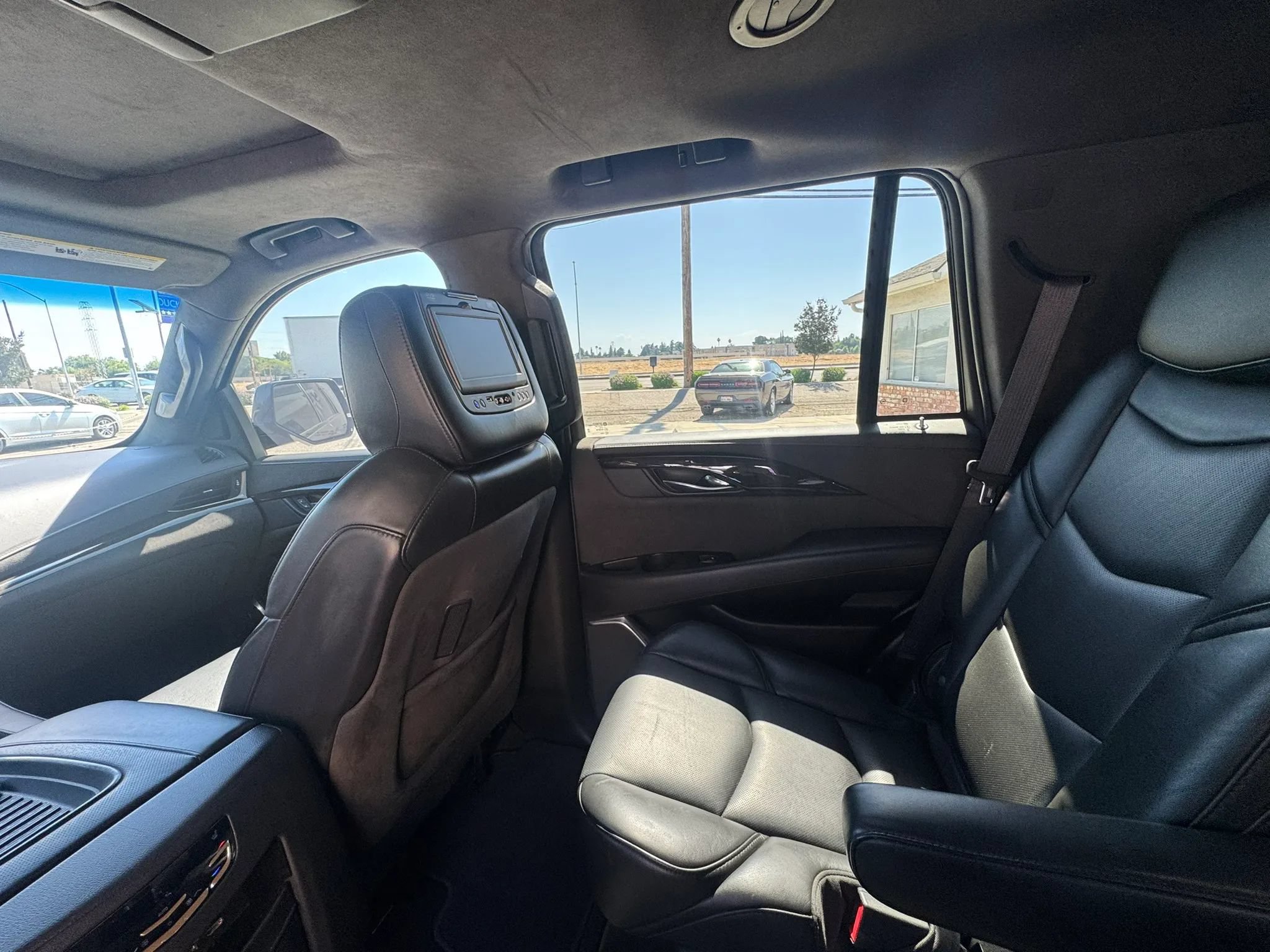 Used 2019 Cadillac Escalade Platinum w/ Escalade Sport Edition AWD/4WD image 22