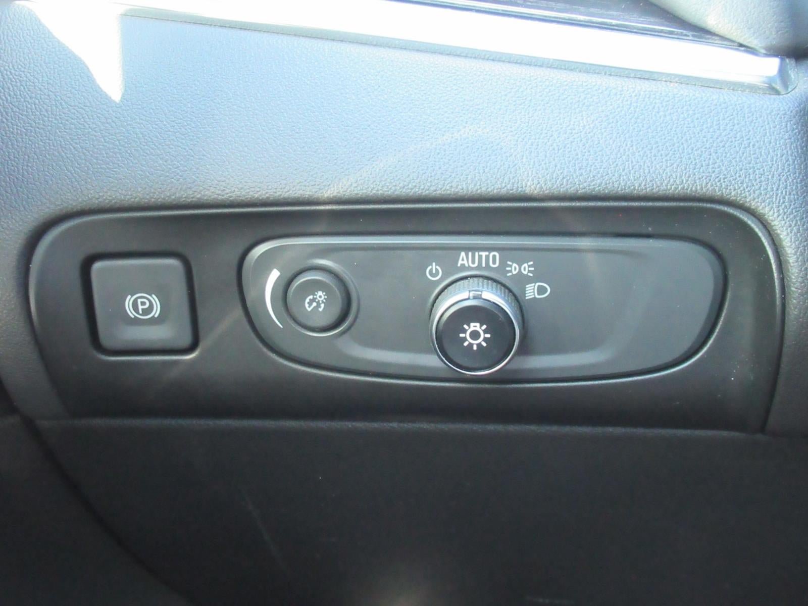 Used 2021 Buick Enclave Avenir w/ Avenir Technology Package AWD/4WD image 24