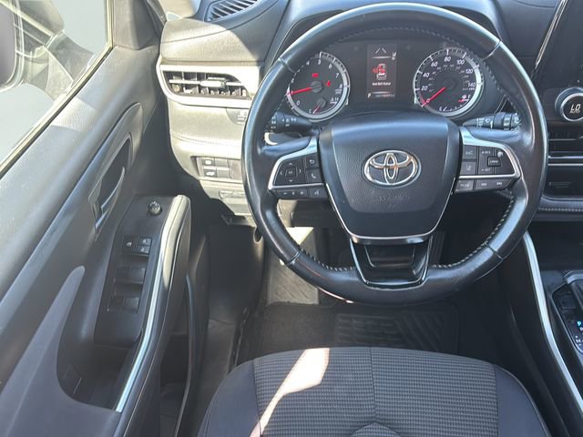 Used 2020 Toyota Highlander LE image 19