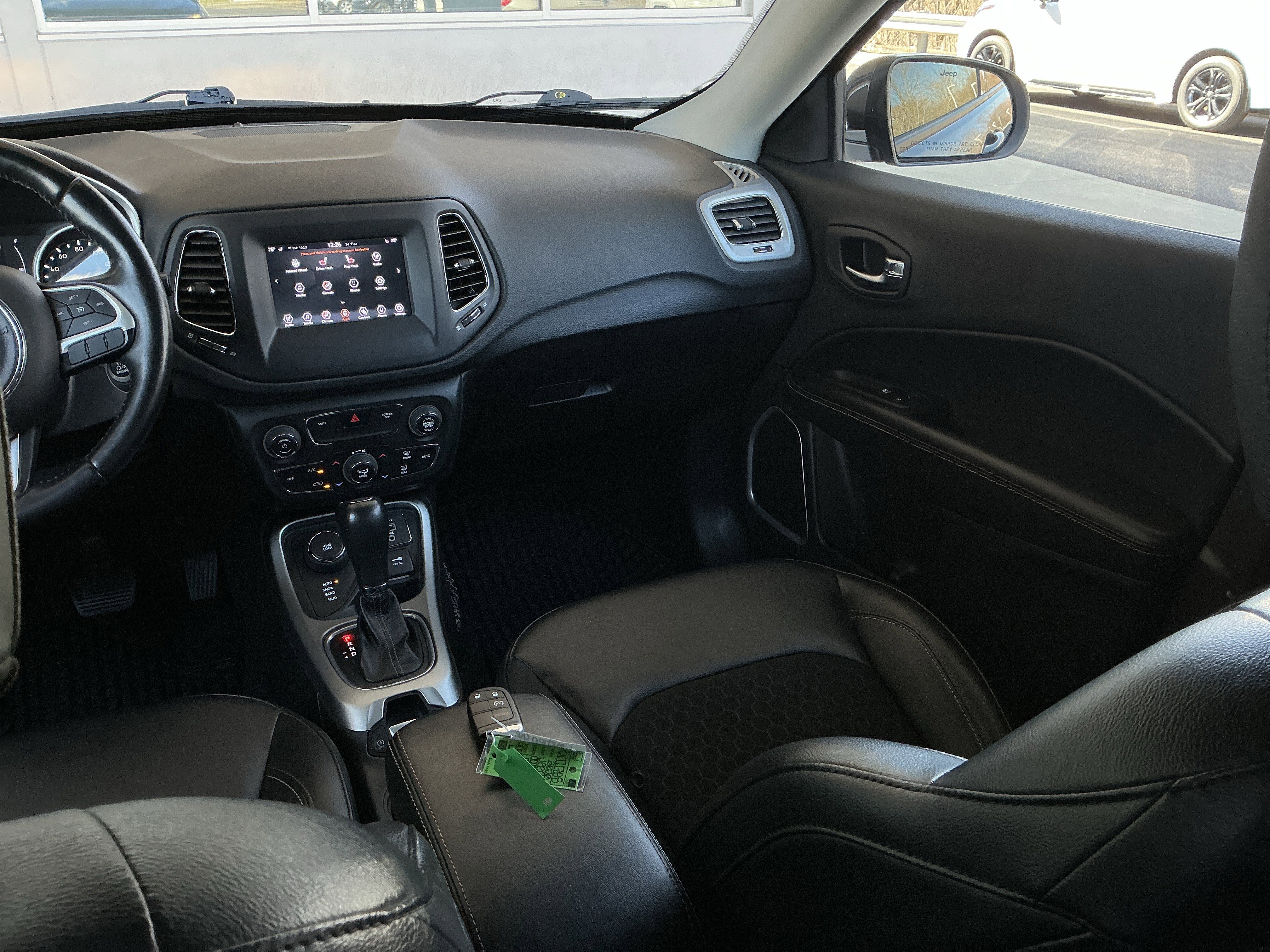 Used 2020 Jeep Compass Latitude w/ Cold Weather Group AWD/4WD image 15