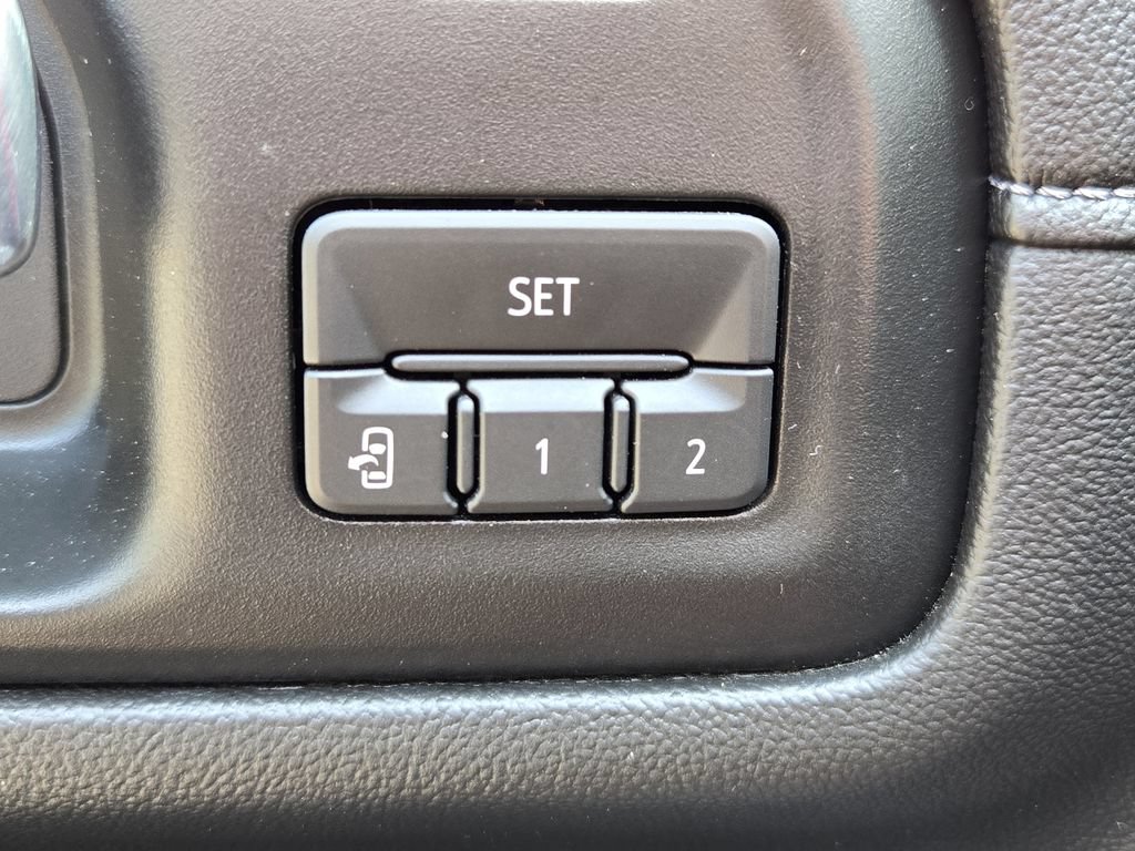 Used 2020 Chevrolet Silverado 3500 LTZ AWD/4WD image 19