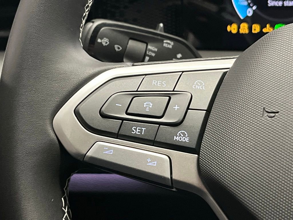 New 2025 Volkswagen Tiguan SE image 26